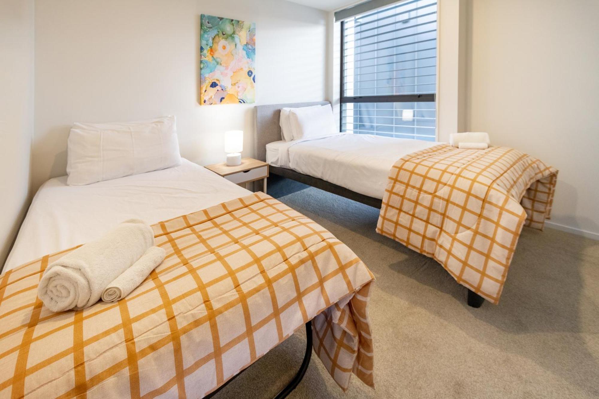 Modern 2 Bed 2 Bath Opposite Hagley Park Lägenhet Christchurch Exteriör bild