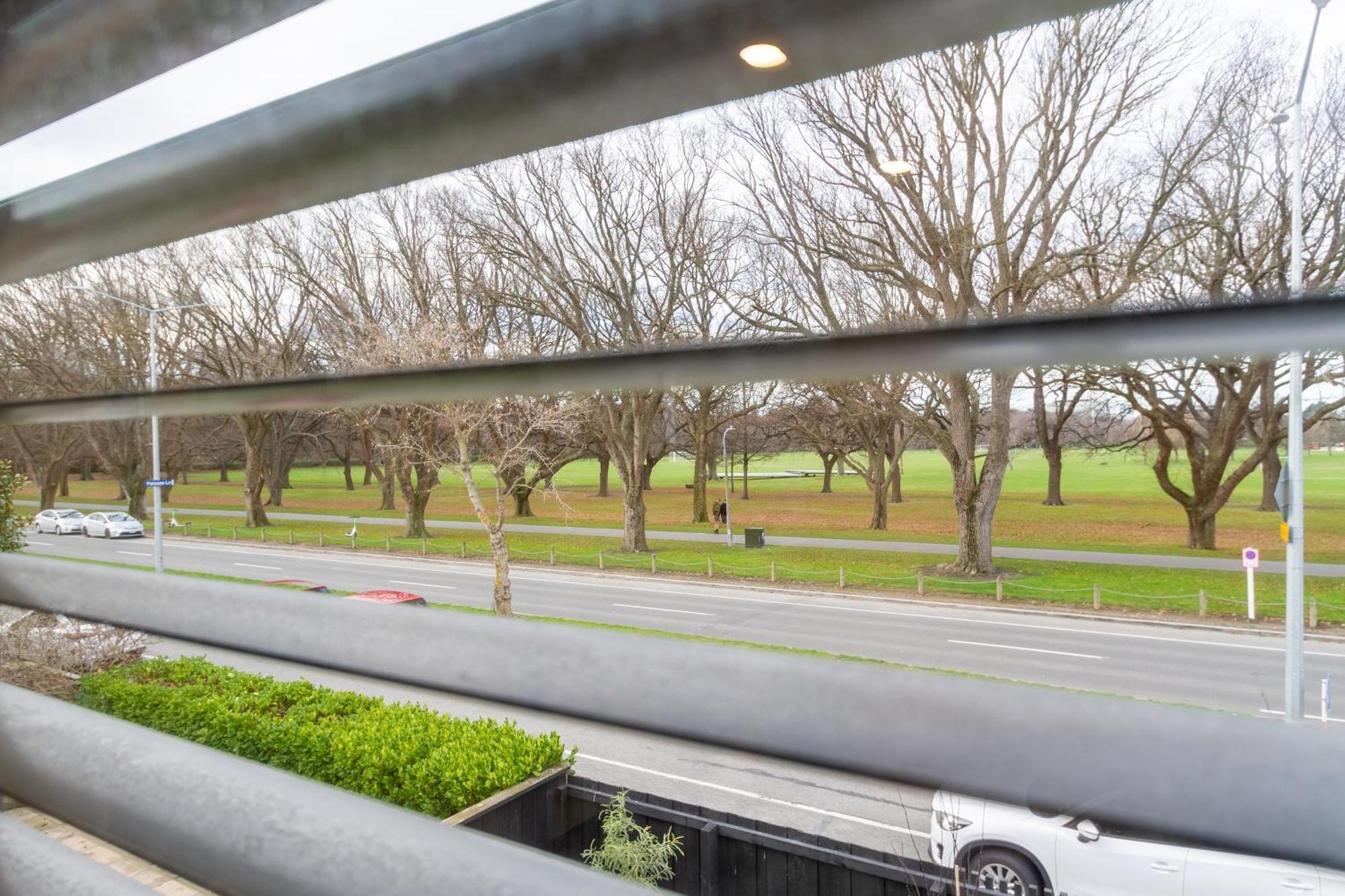 Modern 2 Bed 2 Bath Opposite Hagley Park Lägenhet Christchurch Exteriör bild
