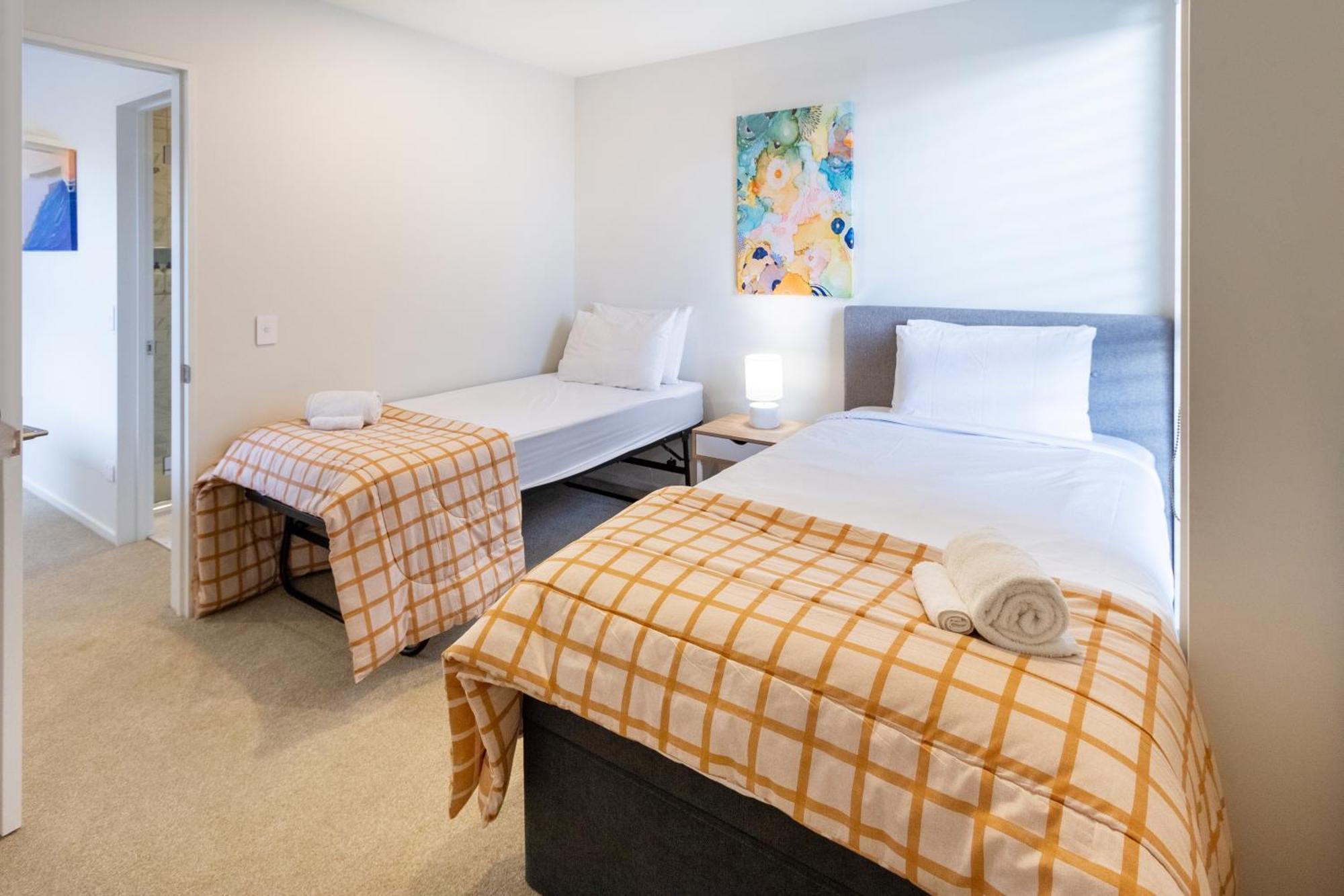 Modern 2 Bed 2 Bath Opposite Hagley Park Lägenhet Christchurch Exteriör bild
